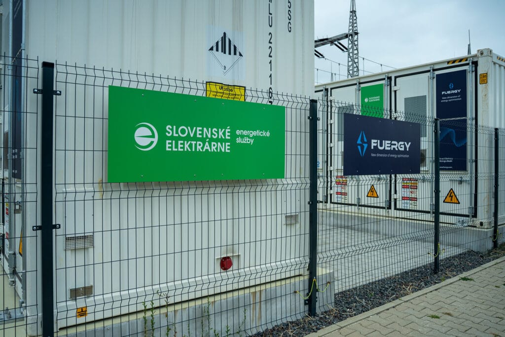 Technologické řešení bateriového uložiště energie realizované ve spolupráci s FUERGY