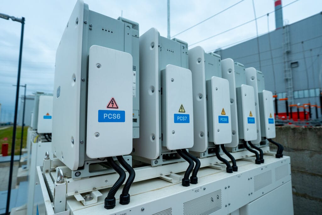 Výkonové měniče PCS bateriového uložiště řízeného technologií FUERGY